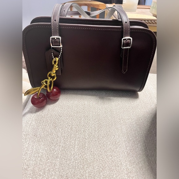 Coach Swing Zip Shoulder Bag - Picture 2 of 8